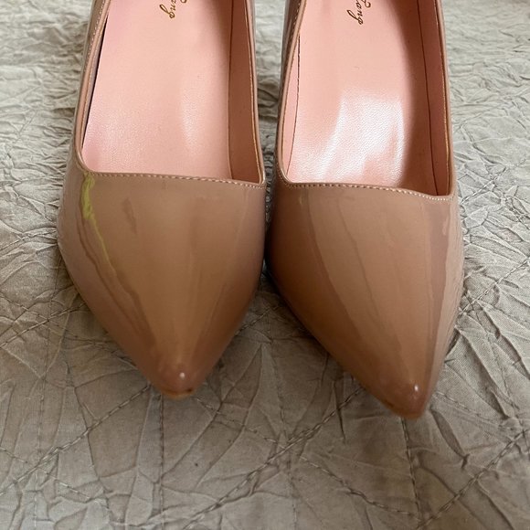 Classic statement Womens size 8 Nude 4 inch heel shoes- Brand Elizabet Lang - Picture 4 of 5